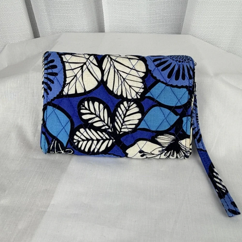 Vera Bradley Midnight Blue/Black/WHT Floral Turnlock Zip Clutch Wallet READ